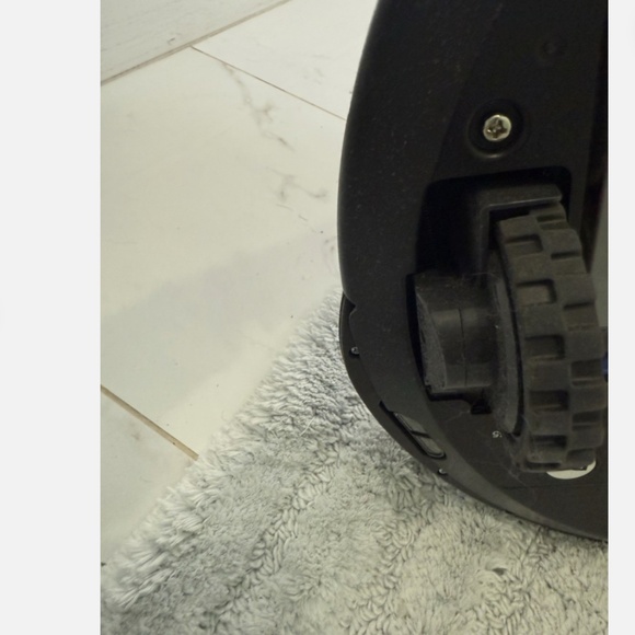 iRobot Roomba 655 Vacuum Cleaning Robot Machine W/charger - Picture 9 of 10